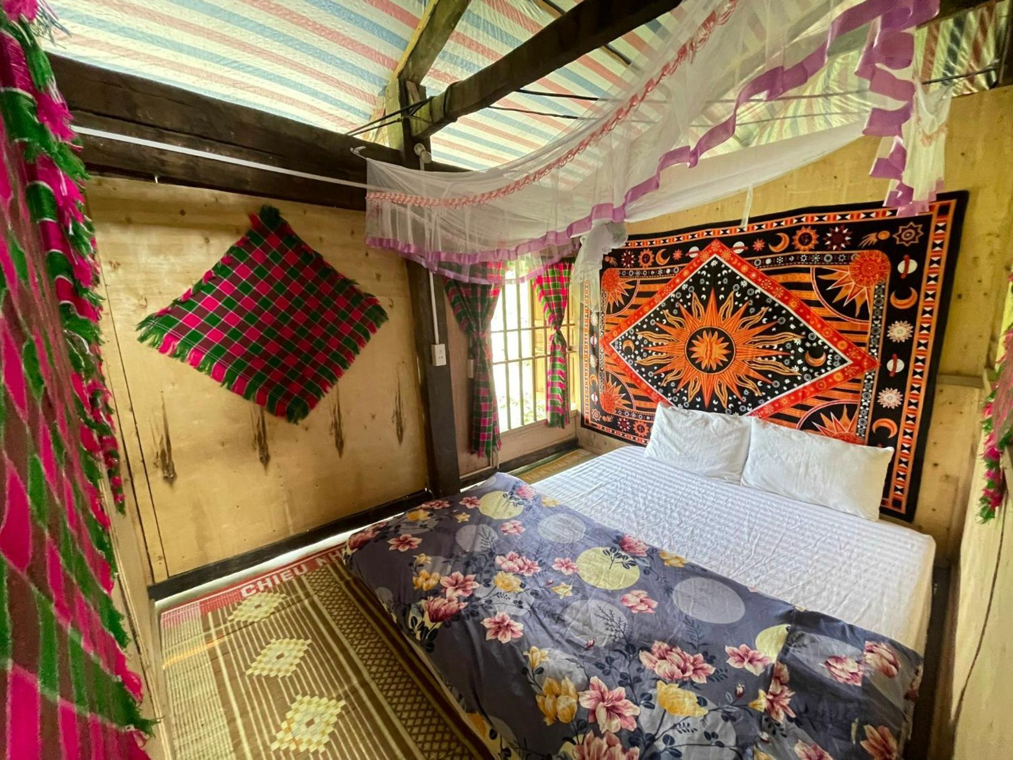 Du Gia Van Chung Homestay Làng Cac Стая снимка